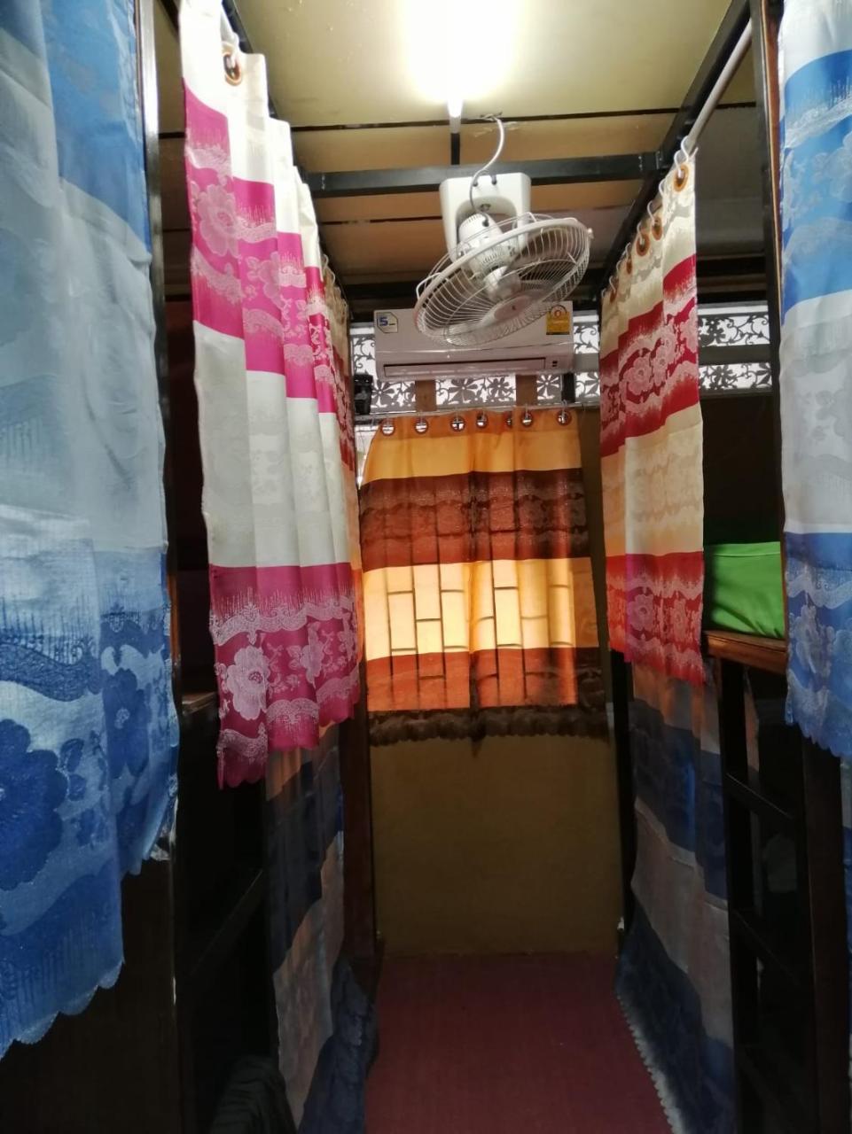R-One 24/7 Otel Bangkok Dış mekan fotoğraf